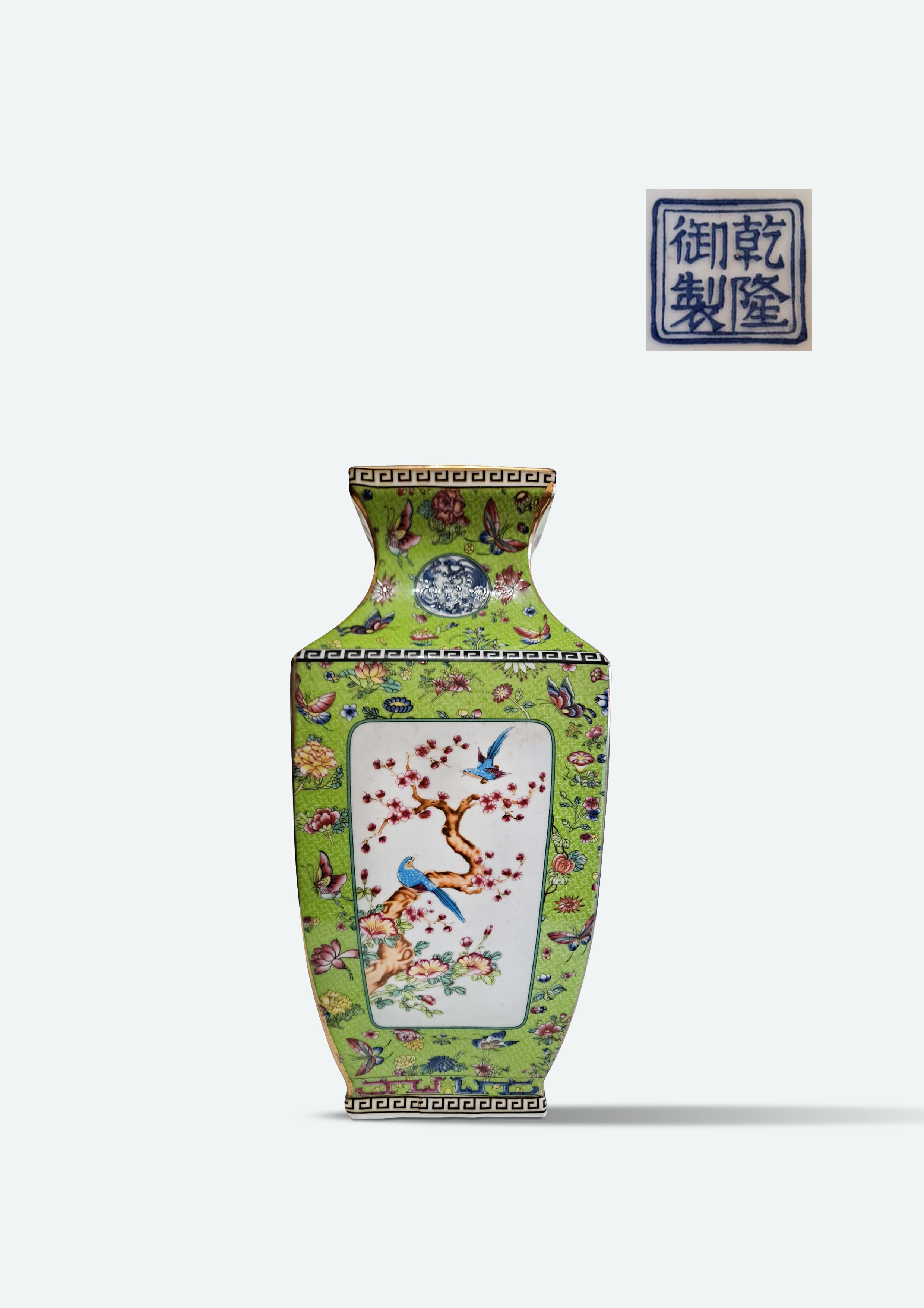 清乾隆  蘋果綠地琺瑯彩開光花鳥紋四方瓶