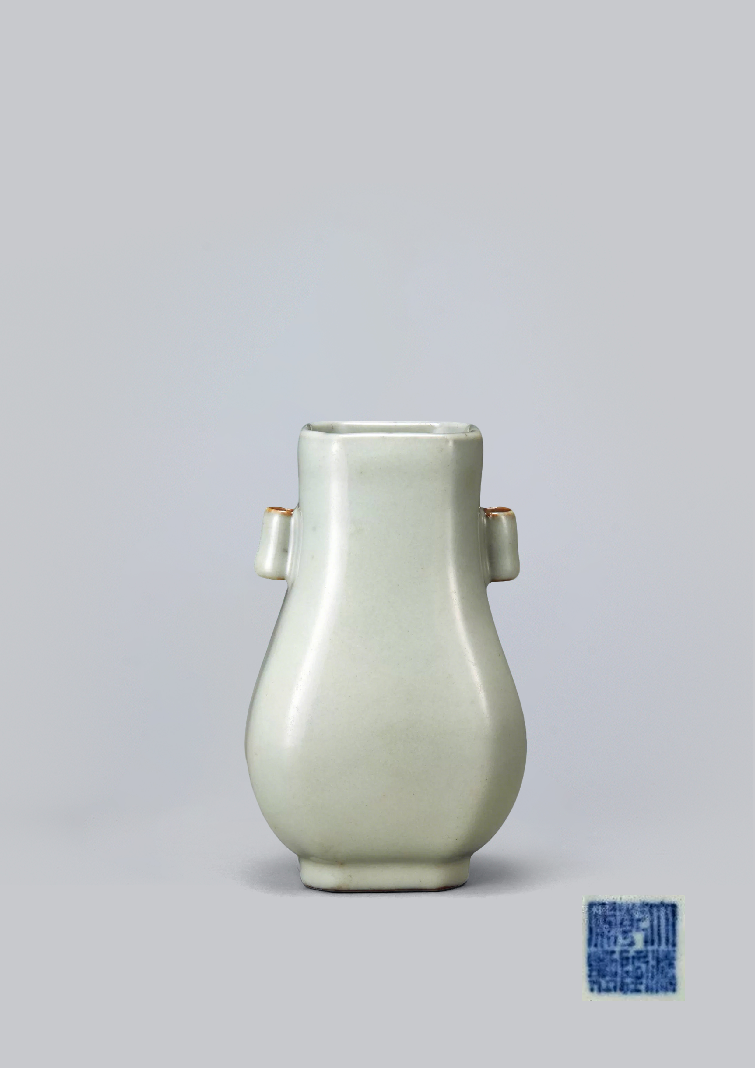 清 仿汝窑贯耳瓶