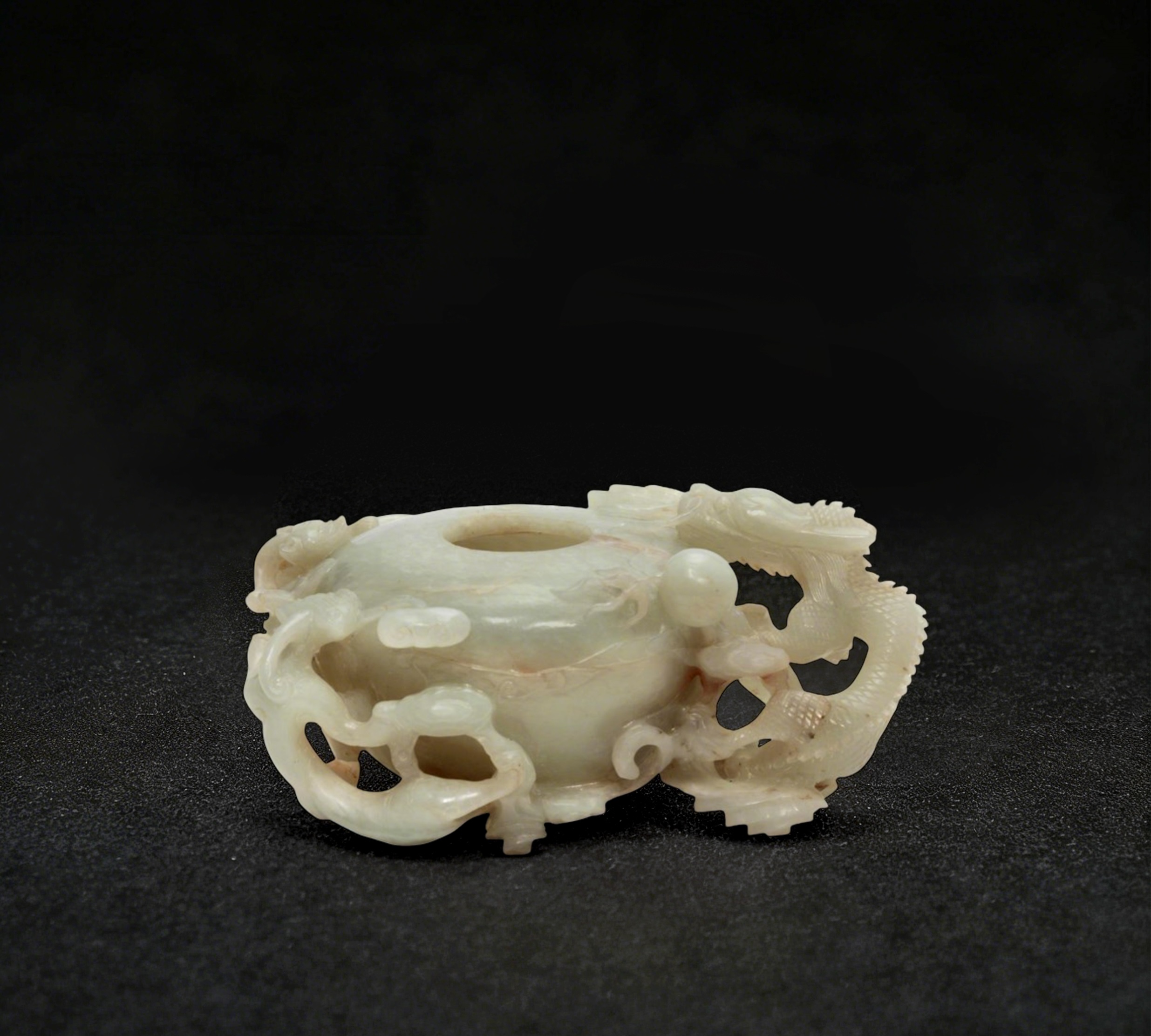 清 青白玉透雕蒼龍教子紋水丞