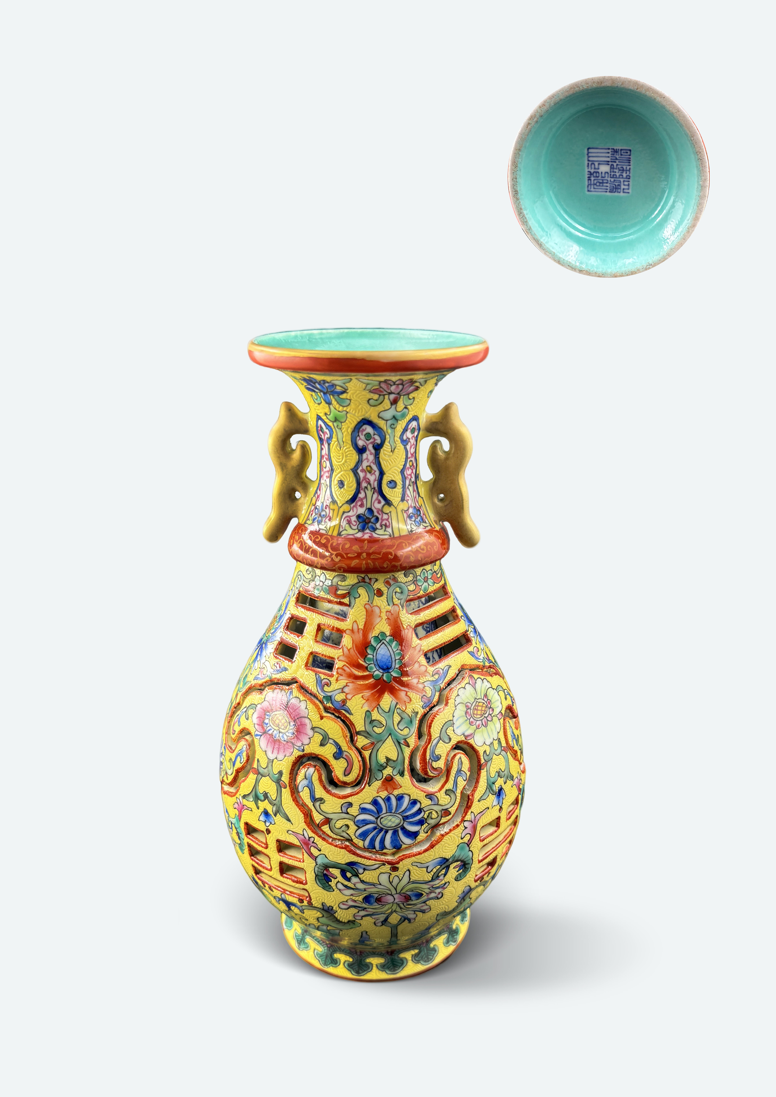 清乾隆 黃地軋道珐琅彩鏤空交泰轉心瓶